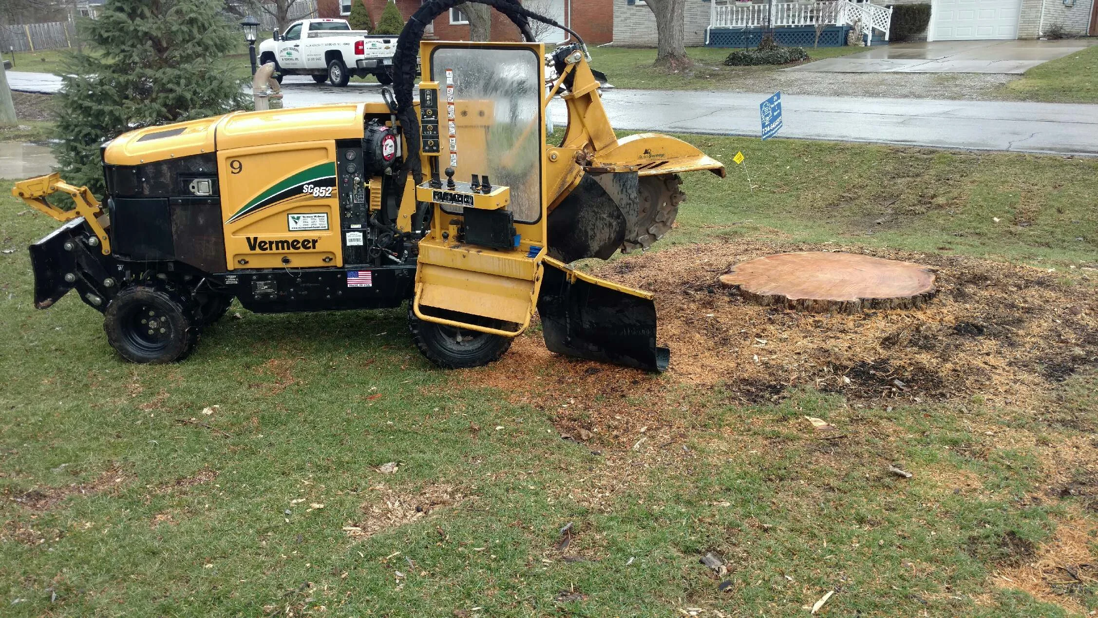 J's Tree Trimming & Removal, Inc. gallery 4